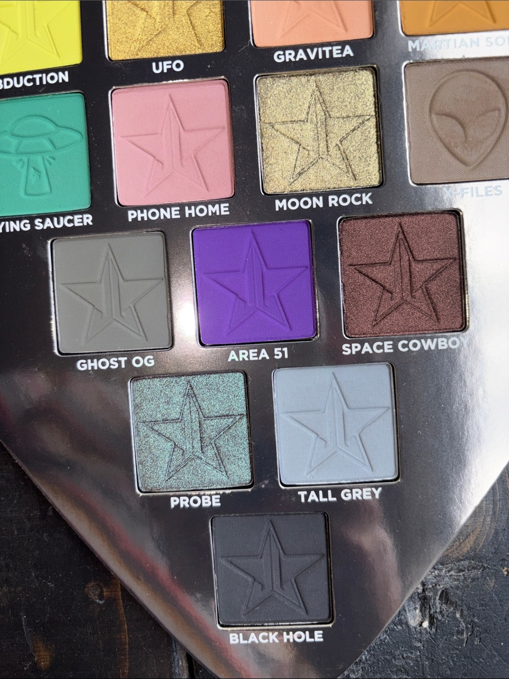 Jeffree Star 'Alien' Palette - Picture 6 of 7